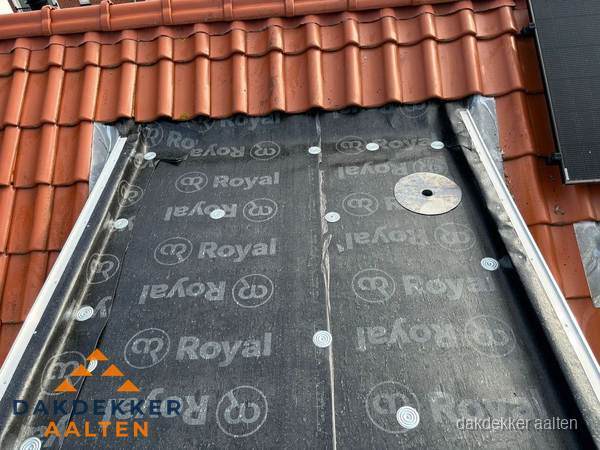 Nieuw dak met dakpannen en Royal onderlaag bij woning in Aalten Nieuw dak met dakpannen en Royal onderlaag bij woning in Aalten