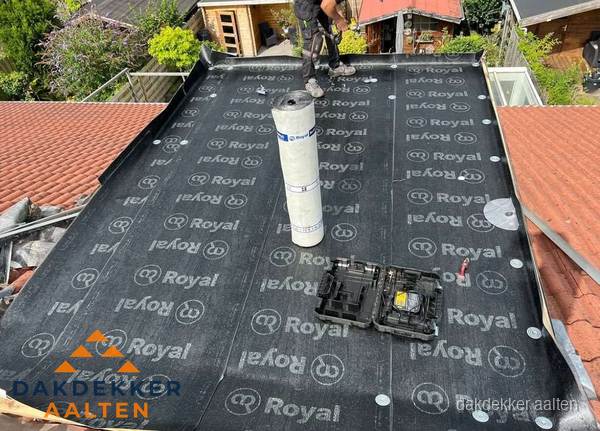Dakrenovatie met Royal onderdak op plat dak in Aalten Dakrenovatie met Royal onderdak op plat dak in Aalten
