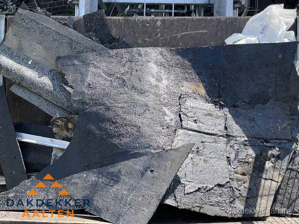 Kosten dakrenovatie: afvoer oud dakmateriaal in Aalten Kosten dakrenovatie: afvoer oud dakmateriaal in Aalten