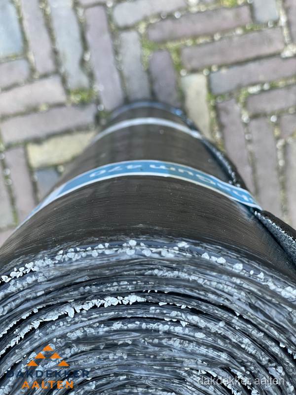 Rol bitumen dakleer met leislag voor plat dak in Aalten Rol bitumen dakleer met leislag voor plat dak in Aalten