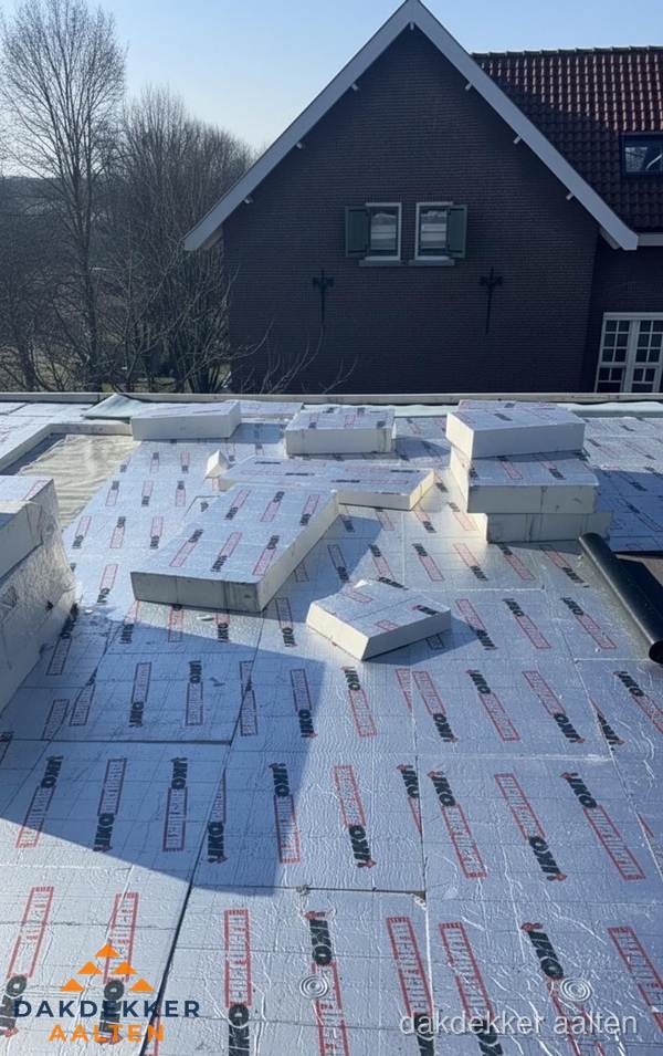 IKO PIR isolatieplaten op plat dak in Aalten IKO PIR isolatieplaten op plat dak in Aalten