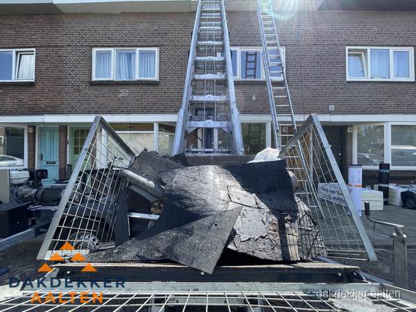Kosten dakreparatie: dakschade aan flatgebouw in Aalten Kosten dakreparatie: dakschade aan flatgebouw in Aalten